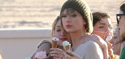Taylor Swift ''22'' İçin Malibu'da