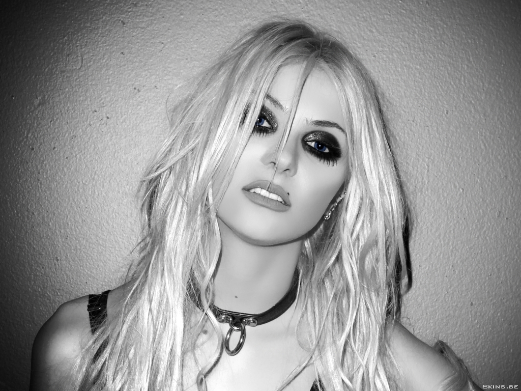 Taylor Momsen – You