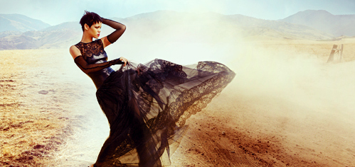 Rihanna Yalnızlıktan Şikayetçi