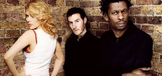 Hollywood güzeli mikrofonda…