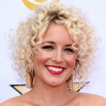 5. Country müzik sanatçısı Cam, onun için dönüm noktası olan ”Burning House” şarkısını eski sevgilisiyle birlikte bir yangında öldüğünü gördüğü kabustan etkilenip yazmış