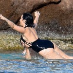 Demi Lovato’nın Deniz Keyfi 01