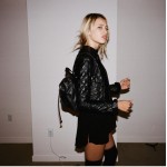 Ancak fotoğrafta görünen bir tutam saç teli, dikkatli hayranların gözünden kaçmadı.