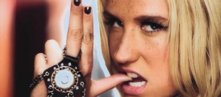 Kesha “The Yeast Infection” ile Performans Sergiledi