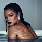 Rihanna Çıplak Bir Şekilde Küvete Girdi – 01