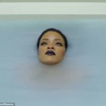 Rihanna Çıplak Bir Şekilde Küvete Girdi – 03