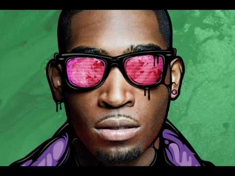 Tinie Tempah – Look at Me ft Giggs