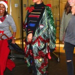 unlu-sarkici-beyonce-yilbasi-agaci-oldu-7973506_3541_m