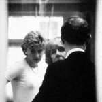 Prenses Diana, Prens Charles’ı sevgilisi Camille ile konuşurken yakalamış.