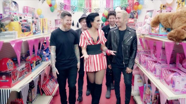 Fall Out Boy – Irresistible feat Demi Lovato