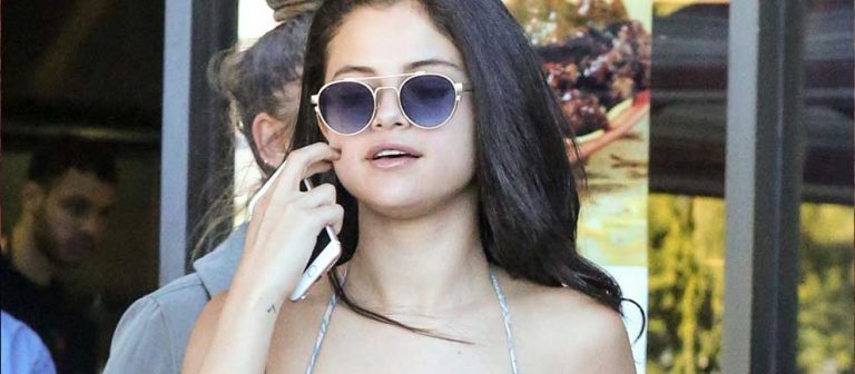 Selena Gomez’in Sade Şıklığı