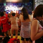 Bedava elbise icin soyunan kadinlar foto-11