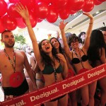 Bedava elbise icin soyunan kadinlar foto-22