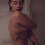 Demi Lovato Kendine Güven Pozları – 01