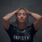 Demi Lovato Kendine Güven Pozları – 02