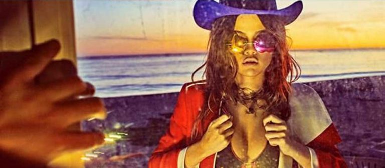 Selena Gomez W Magazin ‘e Kapak Oldu!