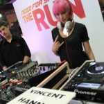 Üstsüz DJ Emily Scott 32