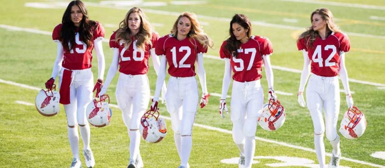 Victoria’s Secret Melekleri Sahaya Çıktı!