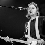 iş yerinde uyuyan adam