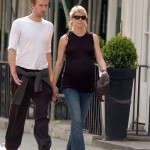 Gwyneth-Paltrow-Chris-Martin-were-hand-hand-walk