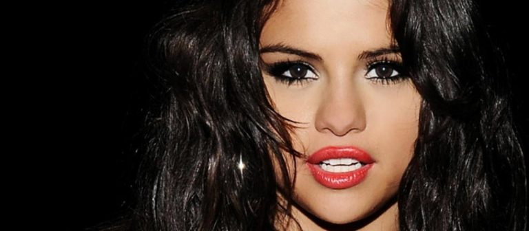 Selena Gomez Asansörde Kaldı!