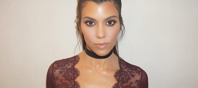 Kourtney Kardashian Yıllara Meydan Okuyor!