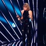 Taylor-Swift-2016-iHeart-Radio-Müzik-Ödüllerine-Damga-Vurdu-7
