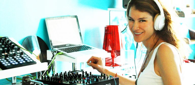 Yasemin Kozanoğlu Number1’da