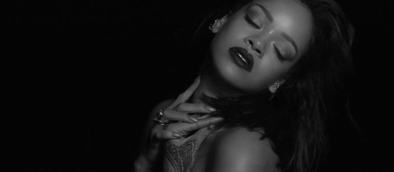 Rihanna’nın Piercingi Gündemde!