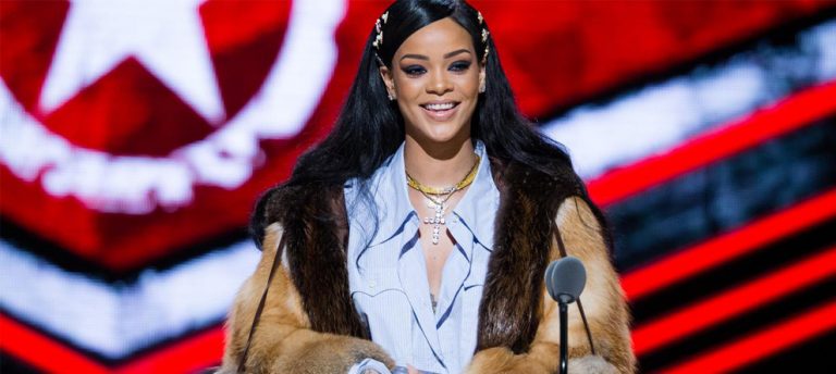 Rihanna Beatles’ı Solladı!
