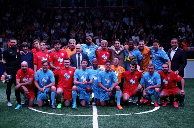 Futbolun yıldızları Darülaceze için oynadı