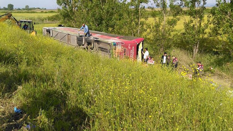 Çanakkale’de tur otobüsü devrildi: 5 ölü, 40 yaralı