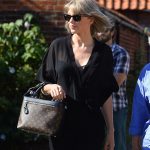 Taylor-Swift-Tom-Hiddlestonın-Annesiyle-Tanıştı-5