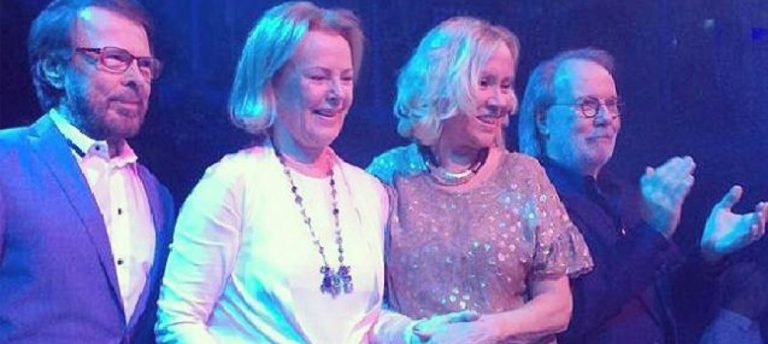 ABBA 30 Yıl Sonra İlk Kez Birlikte Şarkı Söyledi!