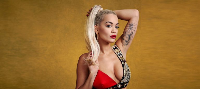 Rita Ora Kıyafetiyle konuşuldu