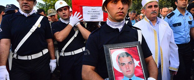 Şehit oğlunun acısına 1 hafta dayanabildi