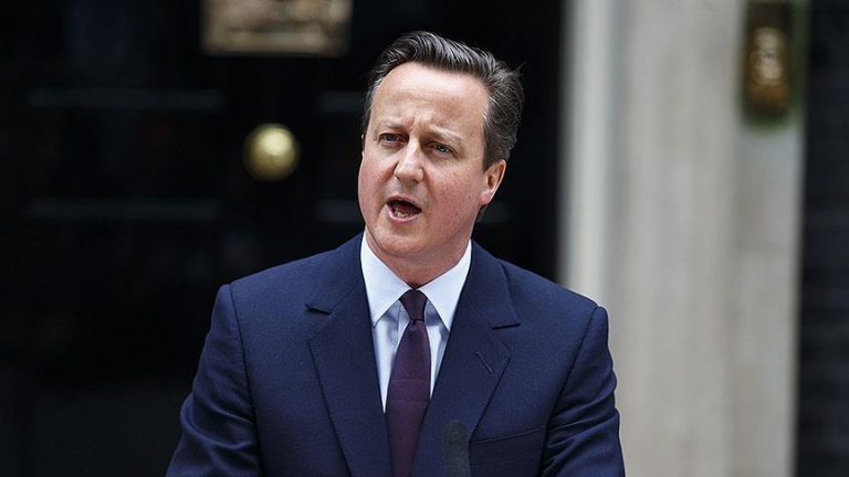İngiltere Başbakanı Cameron görevi bırakacağını açıkladı