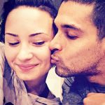 1416247033_demi-lovato-wilmer-valderrama-350