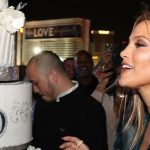 369BD59500000578-3709497-Let_them_eat_cake_The_mother_of_two_looked_excited_about_her_des-m-68_1469566865129