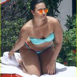demi-lovato-bikini-pool-miami-01