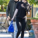 316966A400000578-3456743-Friendly_feast_Kylie_Jenner_18_and_her_friend_Harry_Hudson_were_-a-18_1456037334754
