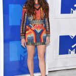 Hailee-Steinfeld-2016-MTV-Video-Müzik-Ödülleri
