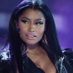 Nicki-Minaj-hand-out