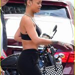 rihanna-vmas-performance-will-be-a-holy-crap-moment-02