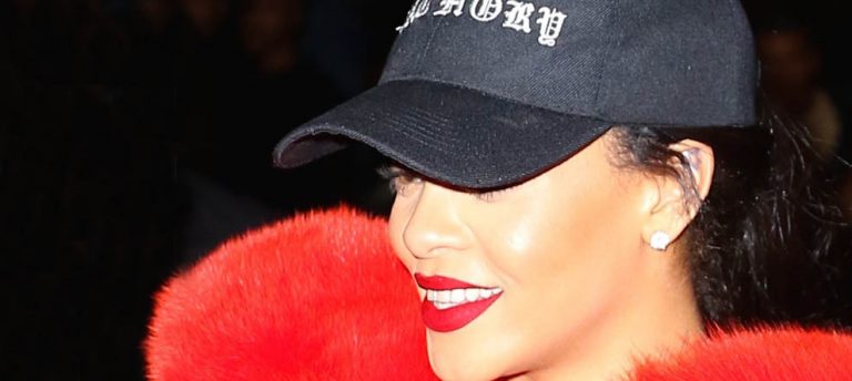 Rihanna 15 Bin Dolarlık Kırmızı Kalp Ceketi İle Drake’e Gönderme yaptı