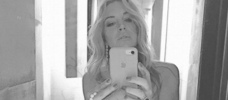 Lindsay Lohan’dan çıplak selfie