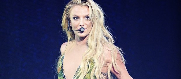 Britney Spears sahnede zor durumda kaldı