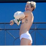 miley-cyrus-sydney-otelinde-ustsuz-yakalandi-0690