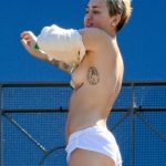 miley-cyrus-sydney-otelinde-ustsuz-yakalandi-0788