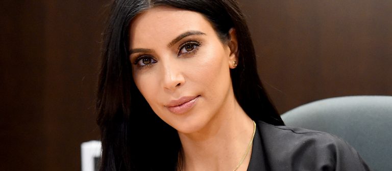 Kim Kardashian evden çıkamıyor!